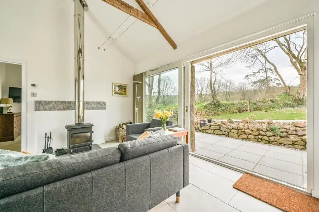 Cosy Rural Barn with Private Garden & Forest - The Cart Barn