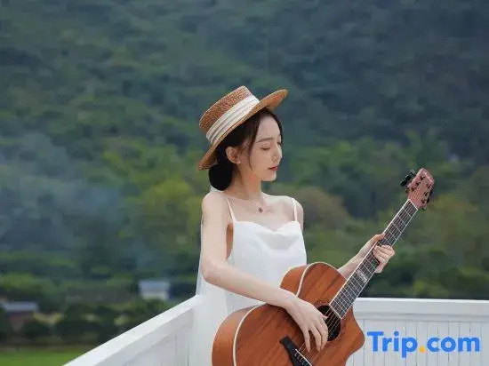 Yinxin Valley Net Red Travel Photography and Hot Spring Resort (Yulong River Scenic Area Store)
