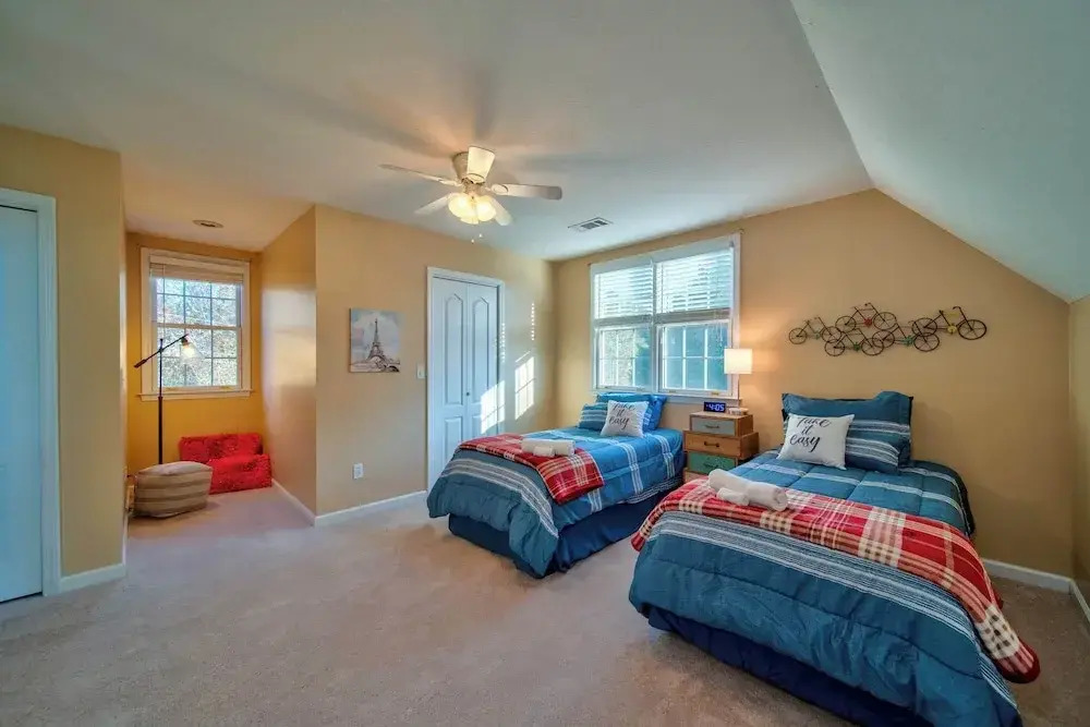 Sunset View 3 BDR Close to Downtown!