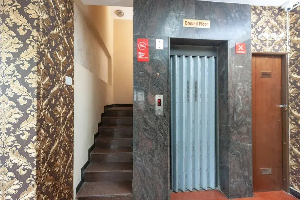 Oyo 8410 Rajeswari Tower