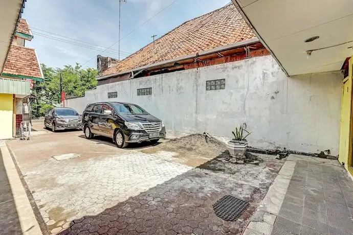 OYO Flagship 90717 Hotel Kalimantan Surabaya
