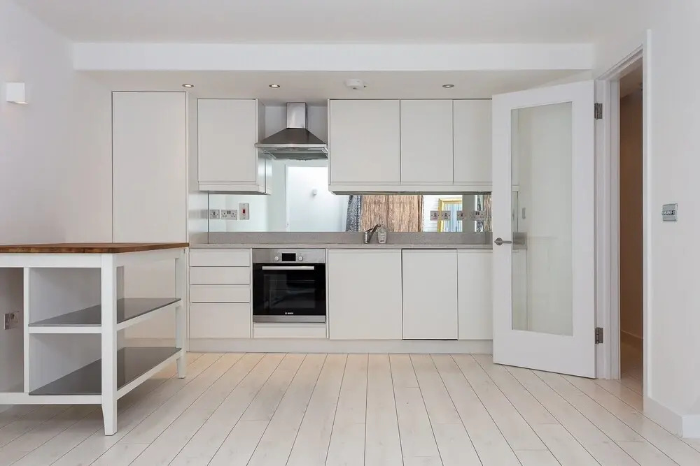 2 Bedroom House in Primrose Hill
