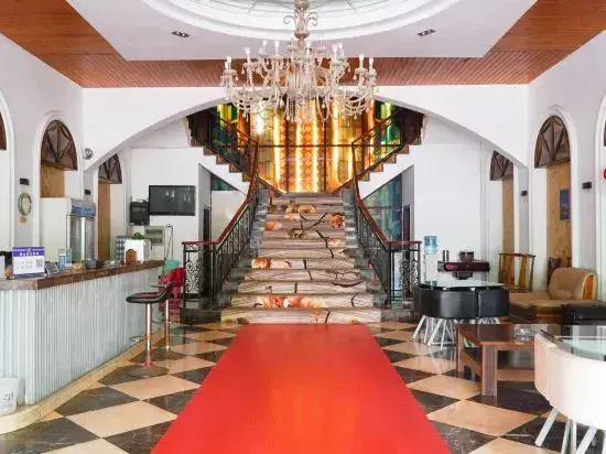 Chongqing Lushan Junwei Business Hotel