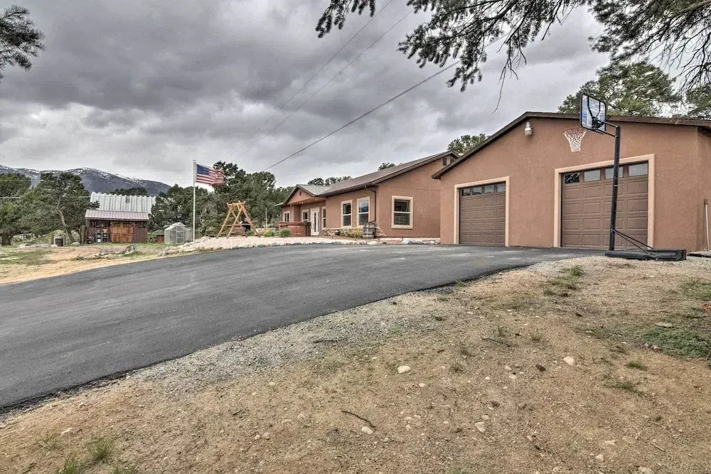 Stunning Home w/ Fire Pit, 11 Mi to Mt Yale!