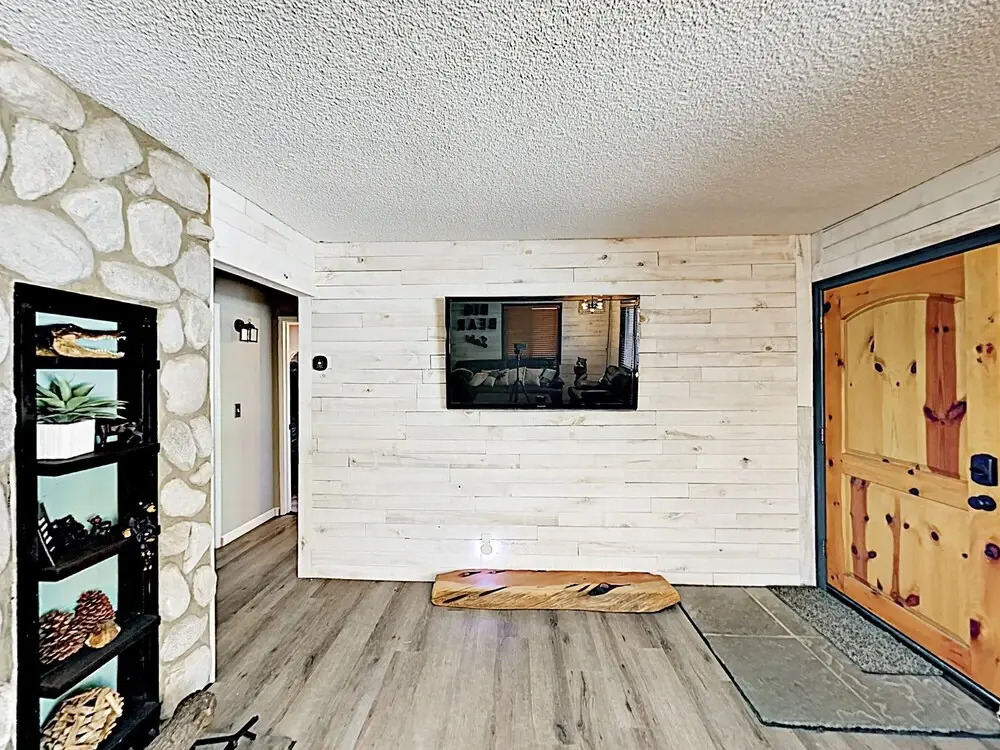 New Listing! Foxy Bear - Relaxing Woodsy 2 Bedroom Cabin