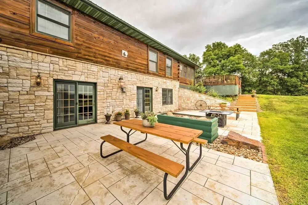 Rustic Keosauqua Gem: Fire Pit & Lake Sugema Views