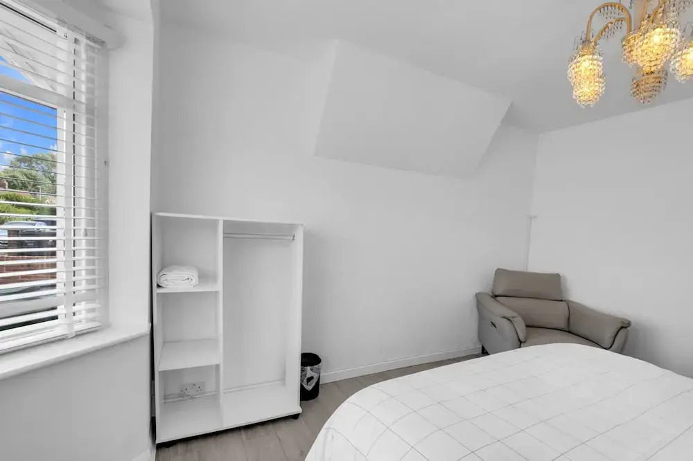 4 Bed - Sleeps 8 - Free Parking - Garden