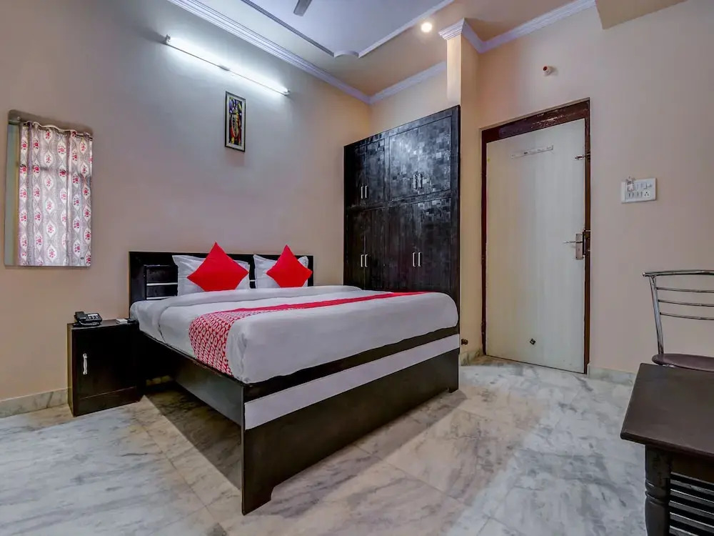 OYO 15892 Friends Residency