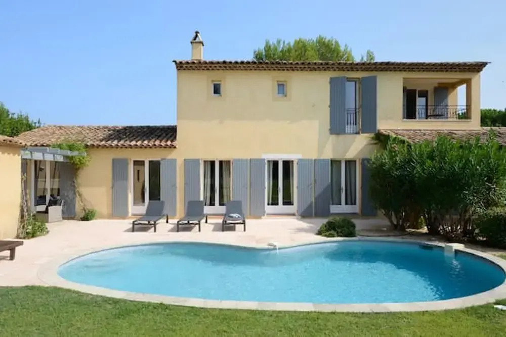 Villa With 3 Bedrooms in Mallemort, With Wonderful Lake View, Private Pool, Furnished Garden - 32 km From the Beach