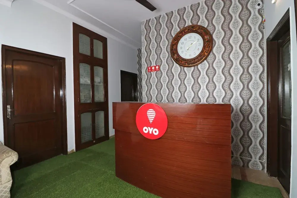 OYO 10583 Hotel Amigo