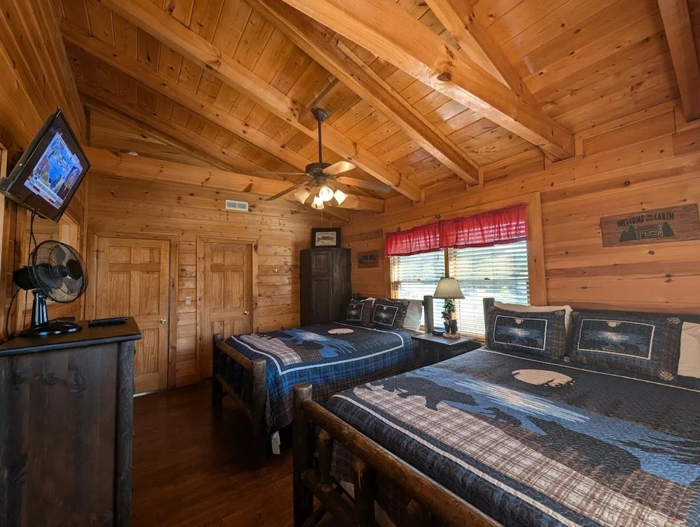 ERN807 - Black Bearry Ridge - Great Location! Close To All The Action! cabin