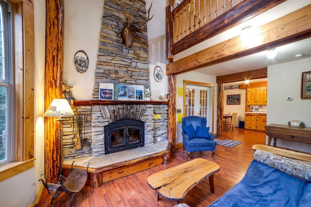 Glacier Holiday Chalet BL3042516886.