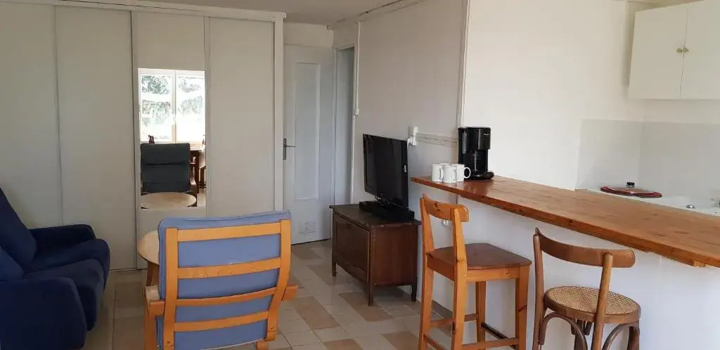 Petite maison refaite à neuf dans mas du 19ème siècle
