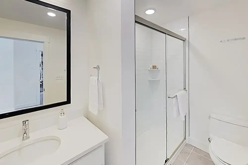 New Listing! Lavish All-season Escape W/ Hot Tub 3 Bedroom Condo