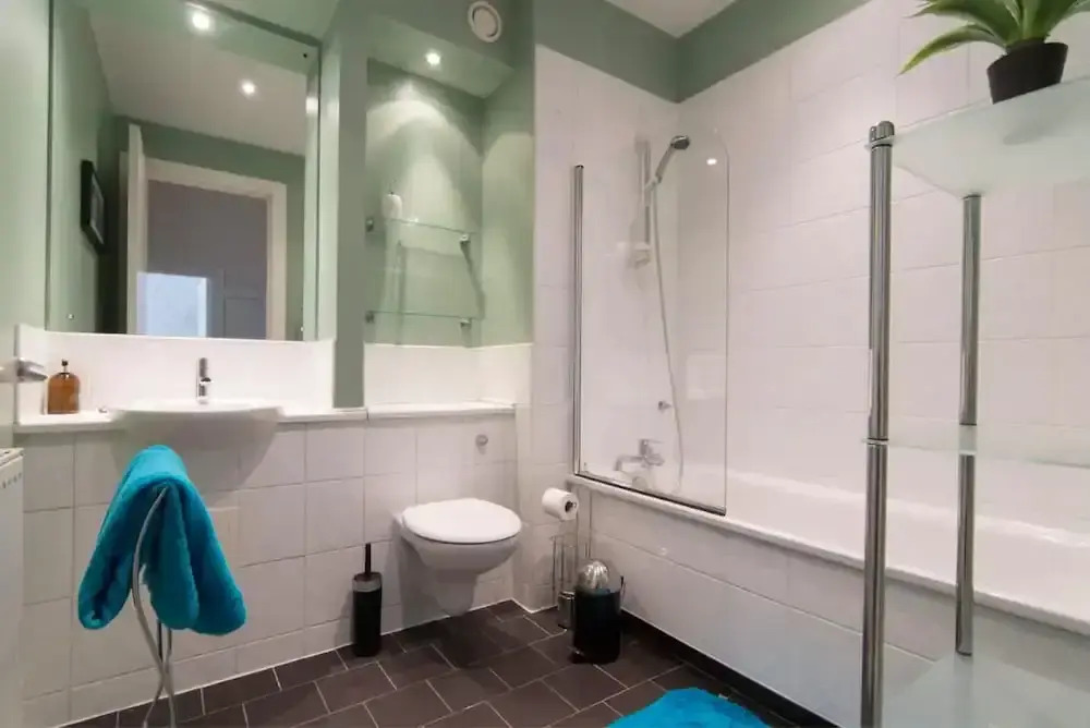 Elegant & Spacious 2 Bedroom Apt