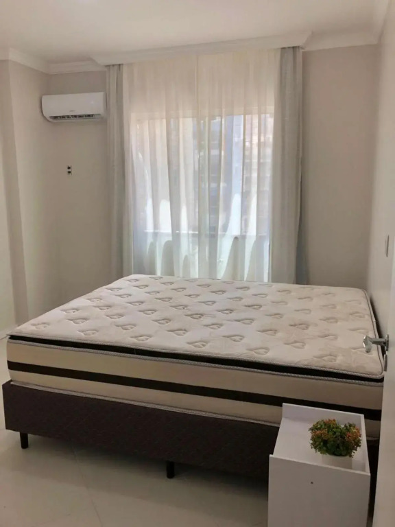 Apartamento em Meia Praia Itapema a 250 metros da praia, rua 252
