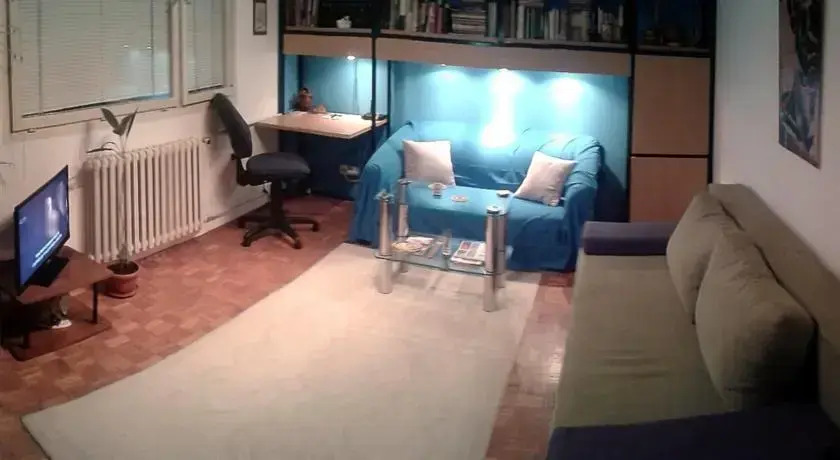 12 Monkeys Studio Apartment