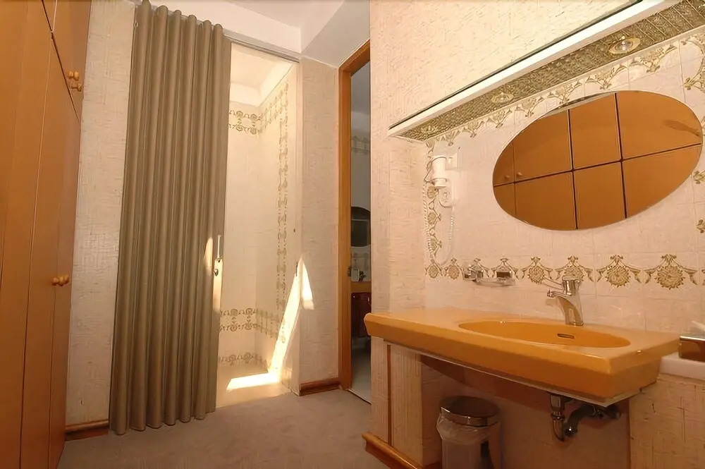 Auska Hotel