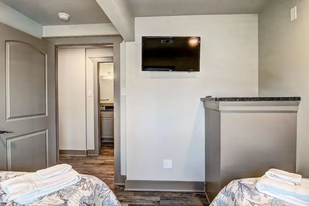 Flat's AB - 5 Br Cottage