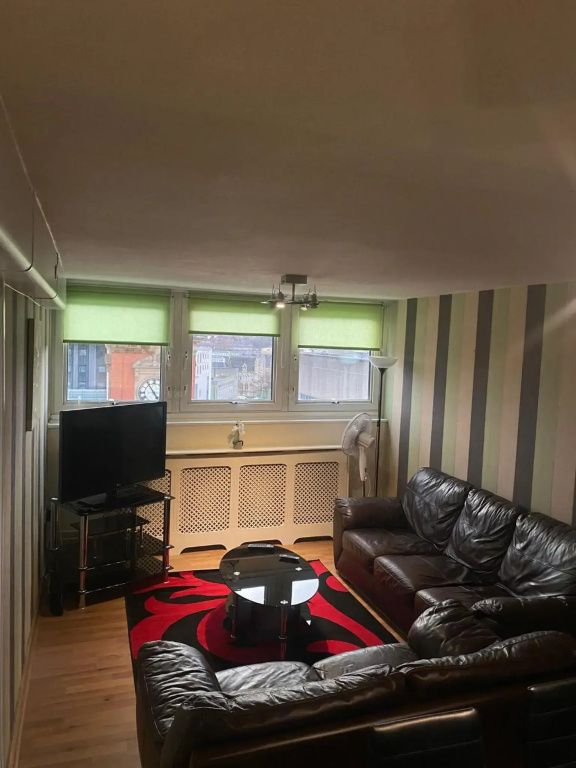 Snooozz - in the heart of Nottingham City Centre - in Victoria Centre Shopping Centre on Milton Street - Your own private Apartment next to the Hilton with full Kitchen and Television Lounge, plus Restaurants, Shops and Supermarket all onsite
