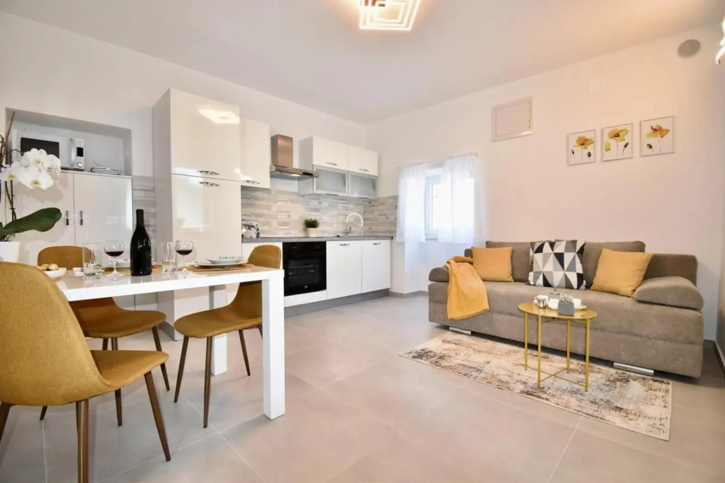 Apartment Erika - for 2 near the beach