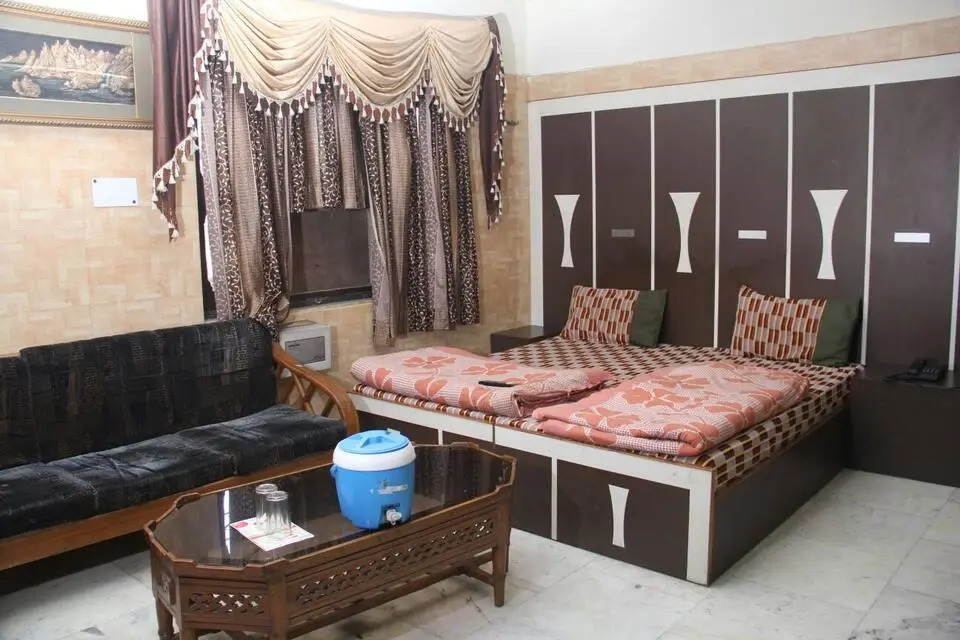 New Subhash Guest House