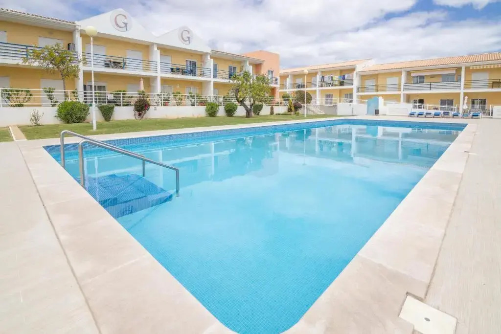 2 Bedroom & 2 Bathroom, pool, playground, air con, parking, wifi, netflix