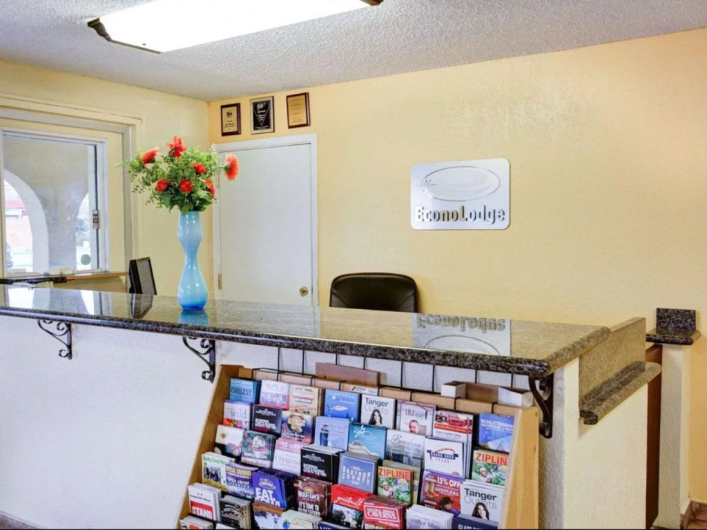 Econo Lodge San Marcos University Area