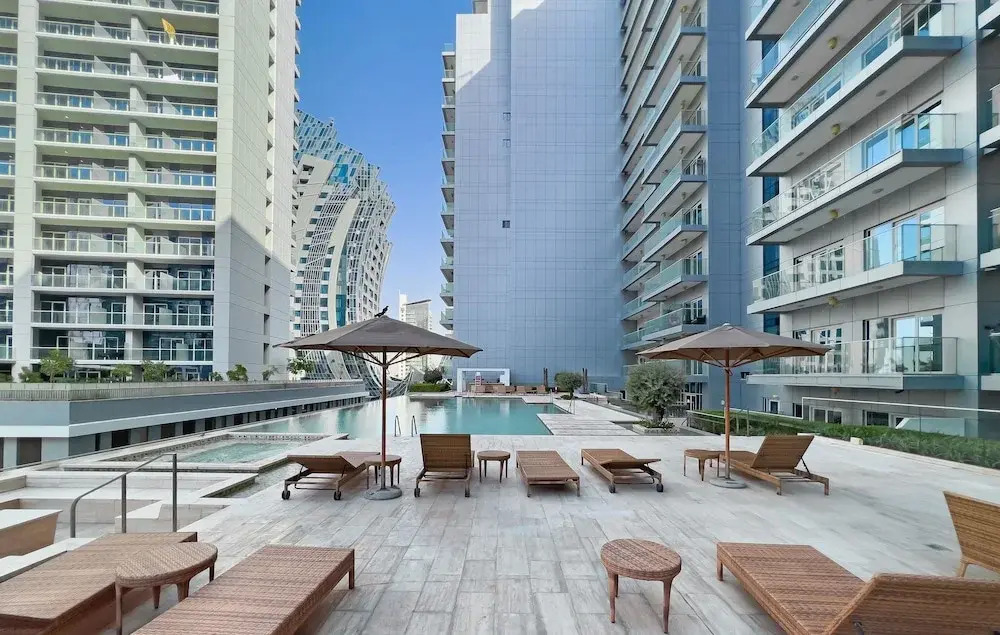 1 BR Apt walking distance to Dubai Mall