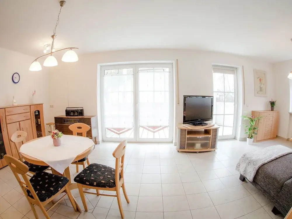 Bright Apartment With Balcony Outside the City Centre of Regensburg