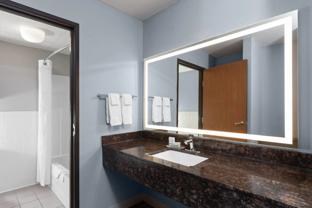 AmericInn by Wyndham West Salem