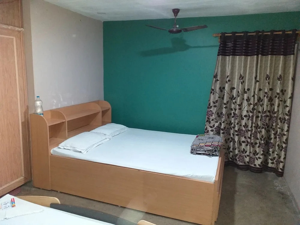 Royal Guest House & Service Apartment