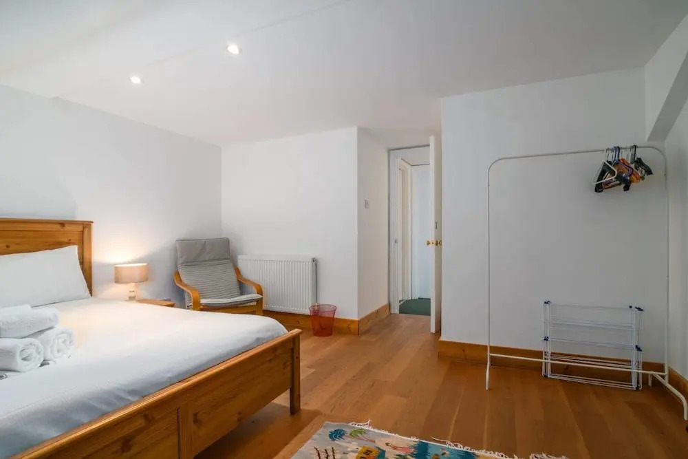 Homely and Spacious 4 Bed, up to 7 Guests, Dalston