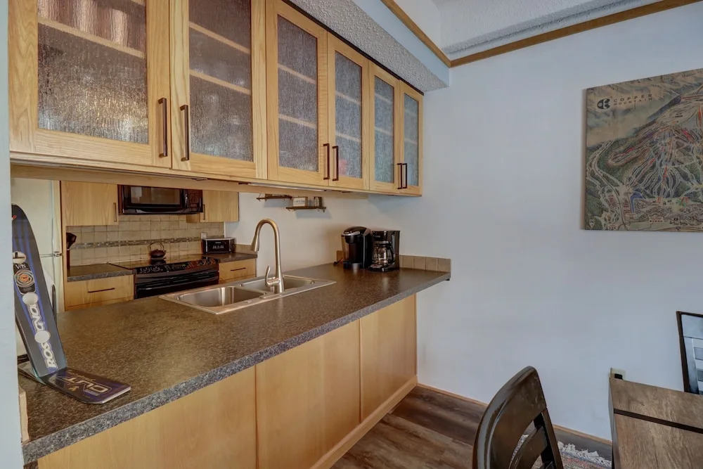 Great Mountain Views Short Walk to Lift Cozy Condo - PG201 by Redawning