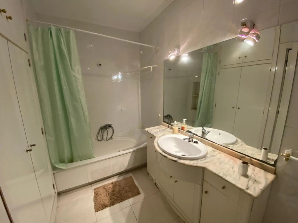 bigger flat for holiday near beach ideal for familie with climatisacion