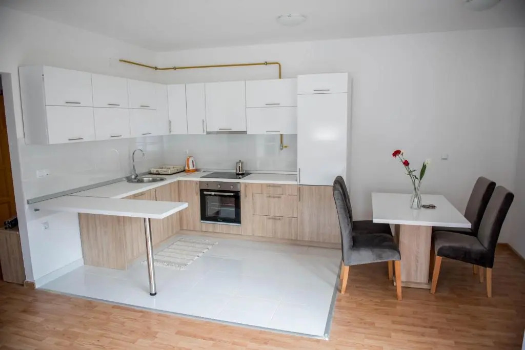 Leader Apartment