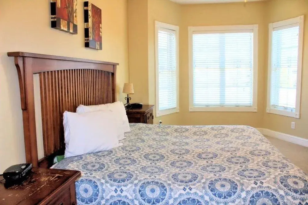Magnolia Pointe 204 4879 2 Br condo by RedAwning