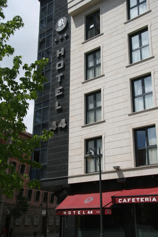 Hotel 44