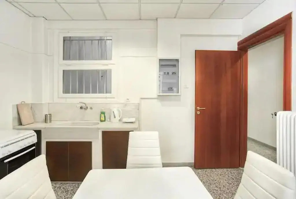 4BDR Amazing Spacious full Apt in Plaka (and Netflix)
