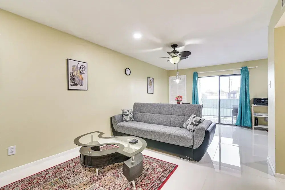 Houston Condo w/ Pool Access ~ 1 Mi to NRG Stadium