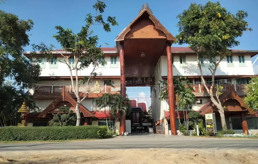 Ruenthai Ayutthaya Resort and Restaurant