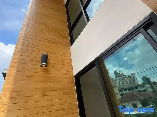 Stylish Modern Home 4Bedroom 7Bed 200m BTS PhraKhanong, 10min ThongLo