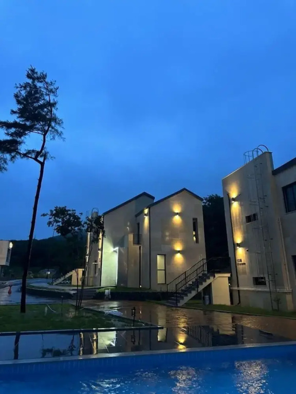 The on tourist hotel