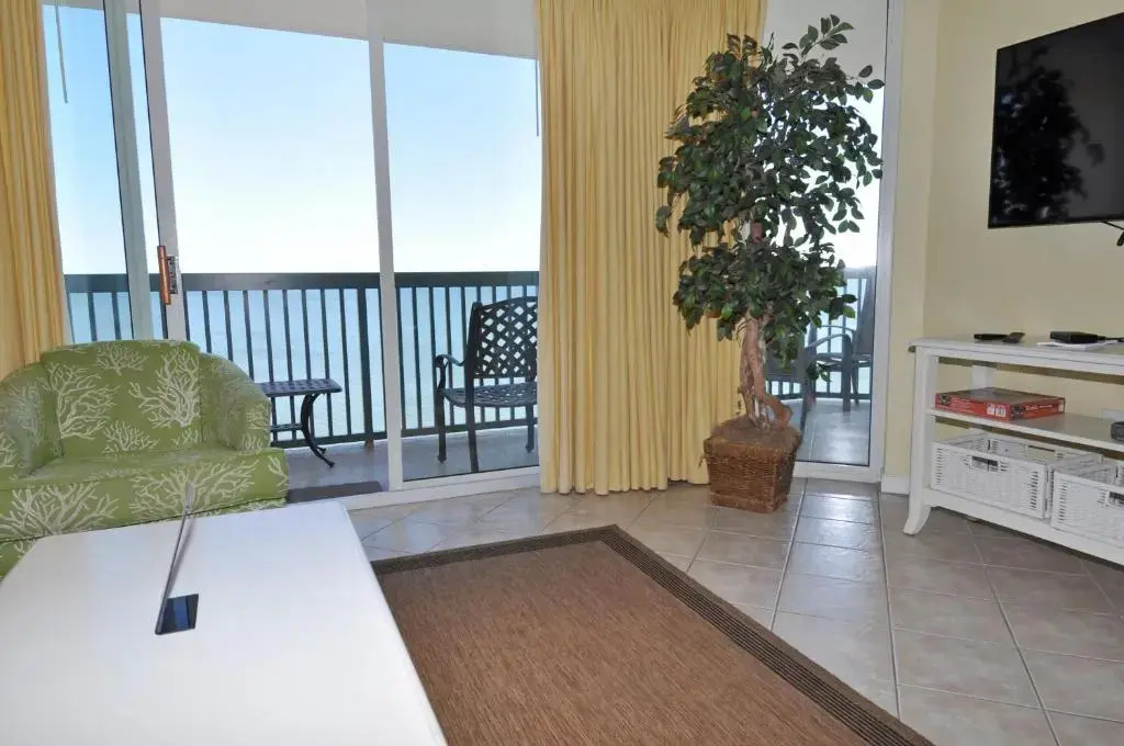 ASH1402, Oceanfront, Walk to Beach Bars, Dine, Shop, Relax
