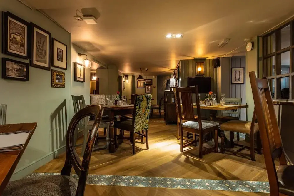 Greyhound Hotel