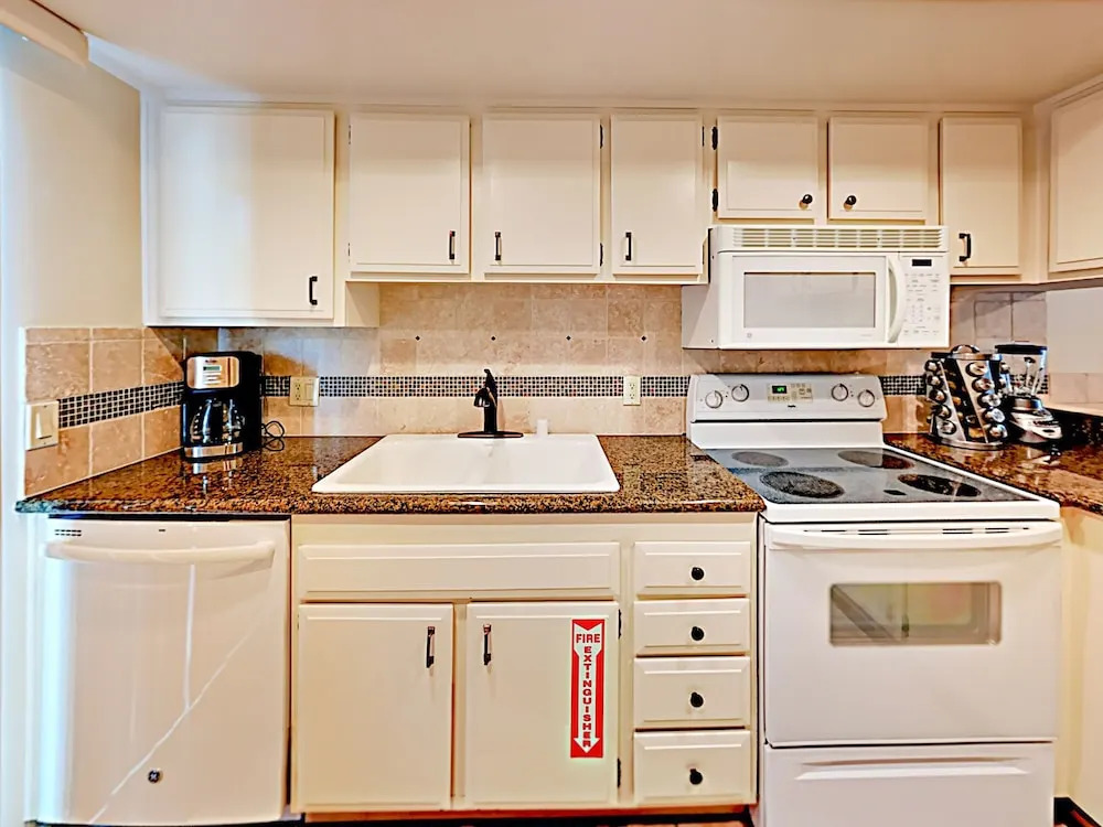Los Coyotes - 2 Br Condo