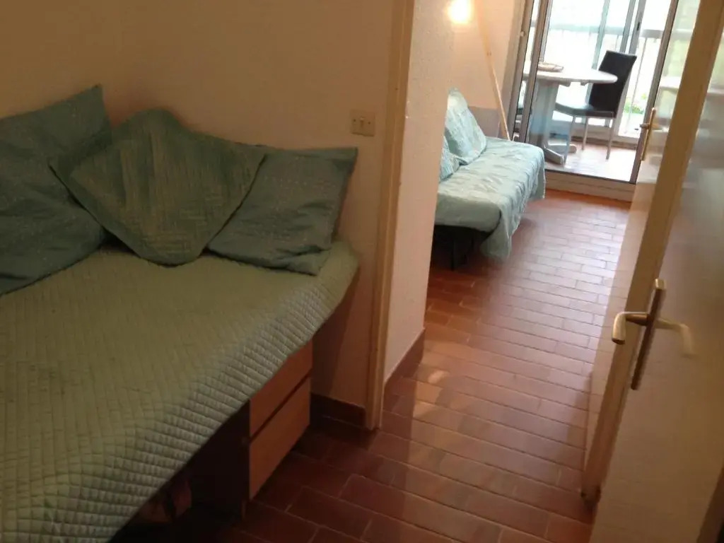 Au calme dans hameau fleuri joli Studio 3 pers piscine parking wi-fi