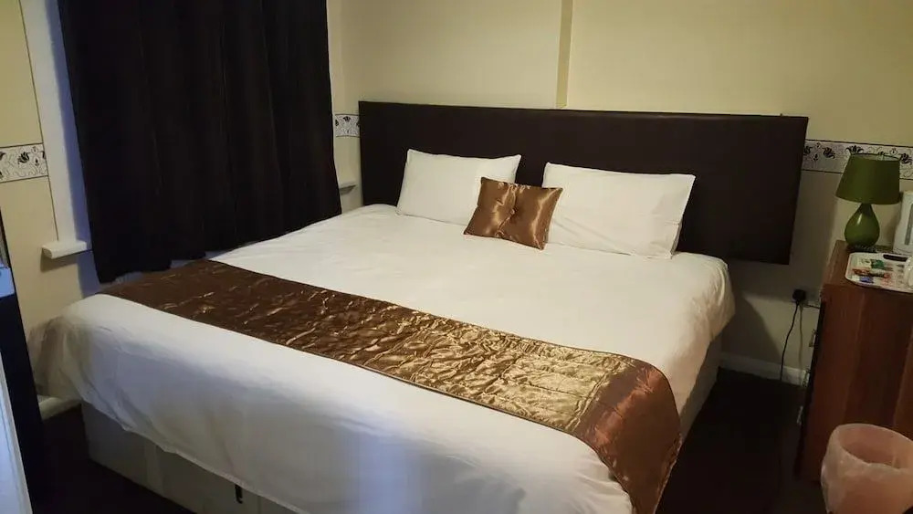 Portsmouth Budget Hotels - All rooms are EN-SUITE