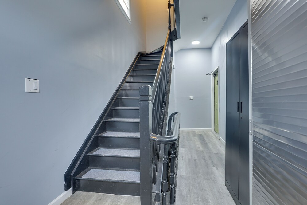 Explore Nyc, Parks & Beaches! Top-floor Apt