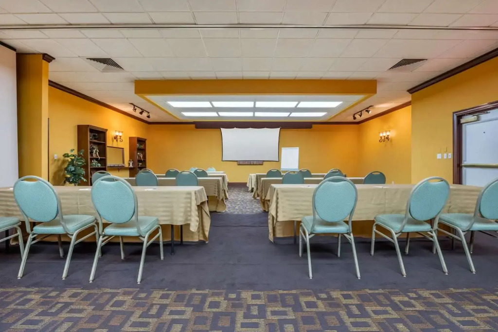 Clarion Hotel Conference Center New Cumberland